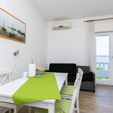 Apartments Biserka Barbat na Rabu Екстериор снимка