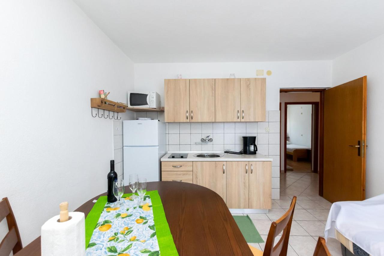 Apartments Biserka Barbat na Rabu Екстериор снимка