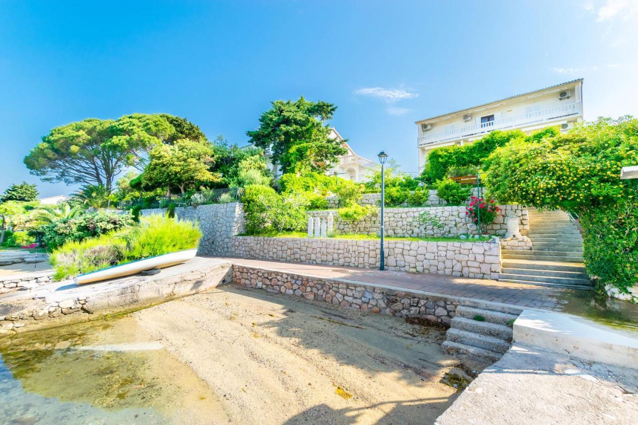 Apartments Biserka Barbat na Rabu Екстериор снимка