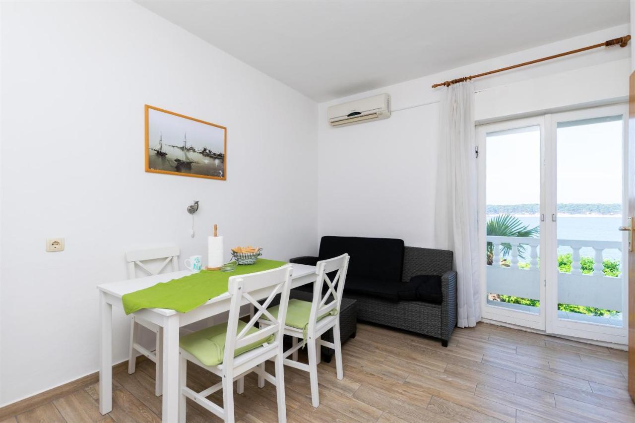 Apartments Biserka Barbat na Rabu Екстериор снимка