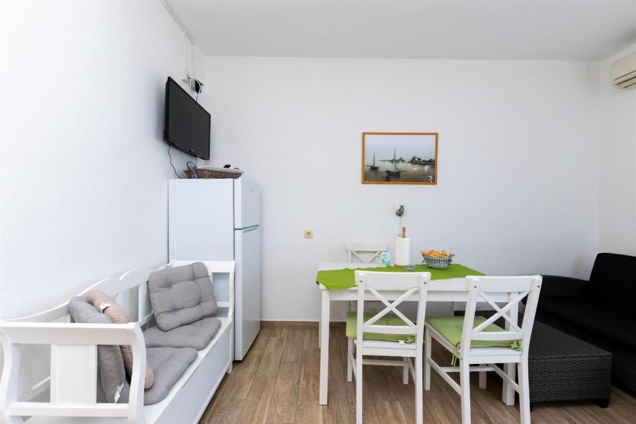 Apartments Biserka Barbat na Rabu Екстериор снимка