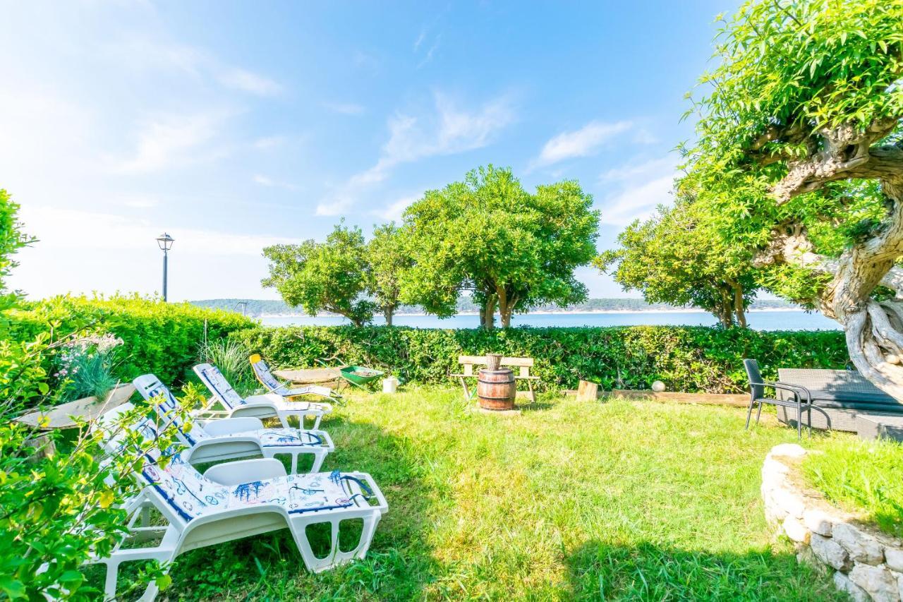 Apartments Biserka Barbat na Rabu Екстериор снимка