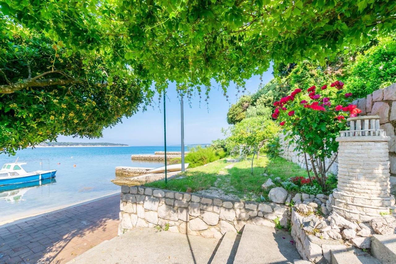 Apartments Biserka Barbat na Rabu Екстериор снимка