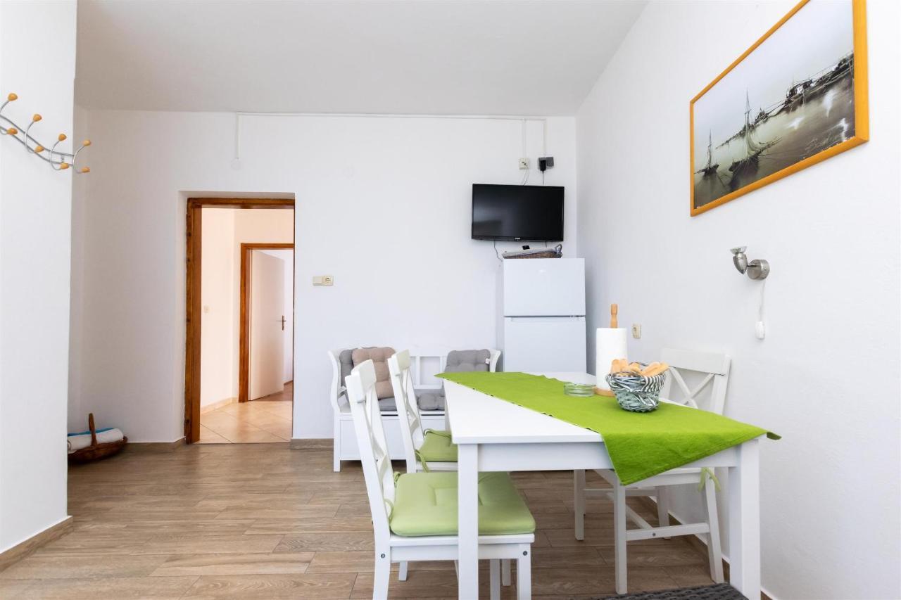 Apartments Biserka Barbat na Rabu Екстериор снимка