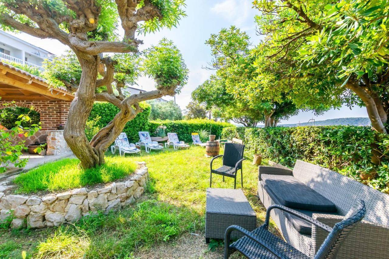 Apartments Biserka Barbat na Rabu Екстериор снимка