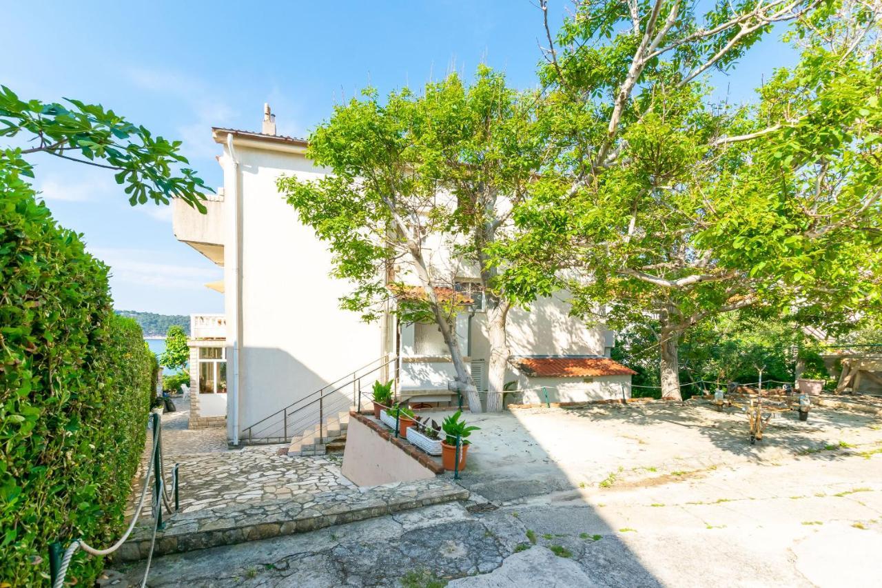 Apartments Biserka Barbat na Rabu Екстериор снимка