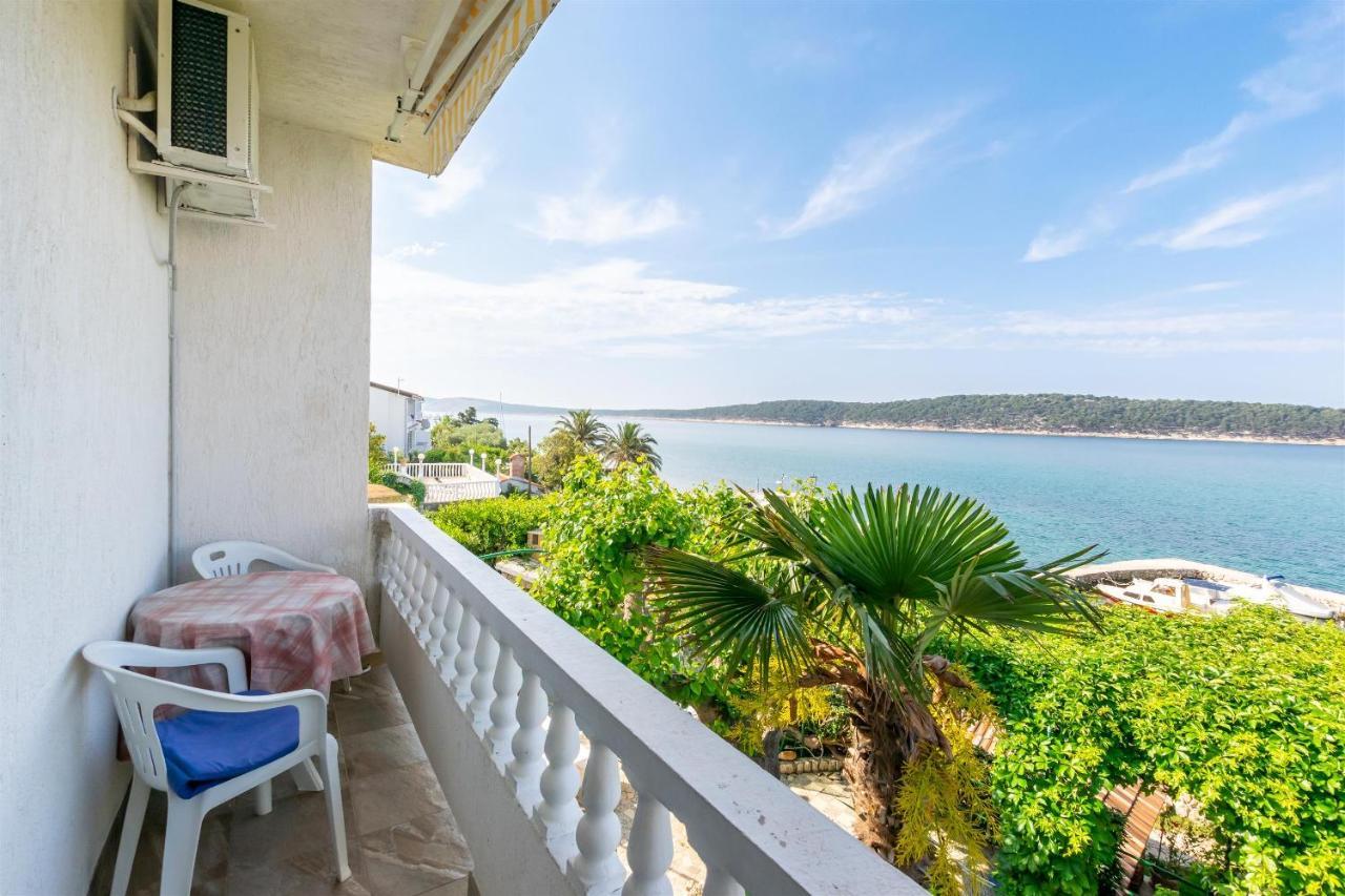 Apartments Biserka Barbat na Rabu Екстериор снимка
