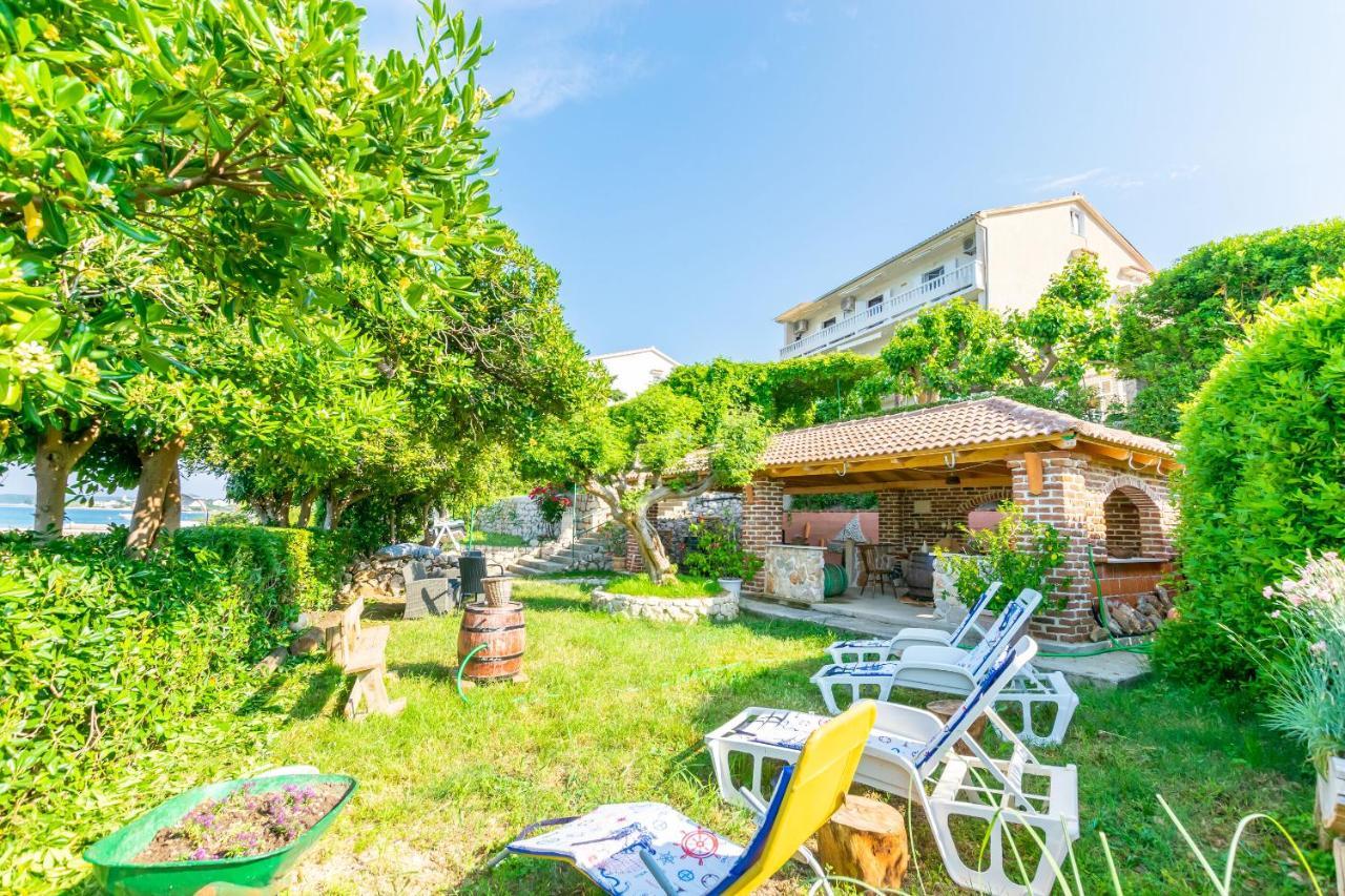 Apartments Biserka Barbat na Rabu Екстериор снимка