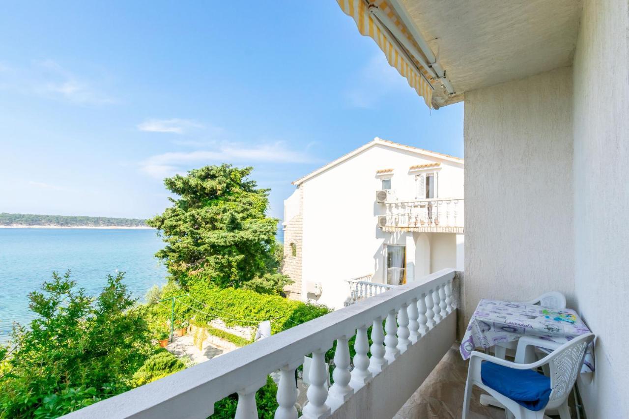 Apartments Biserka Barbat na Rabu Екстериор снимка
