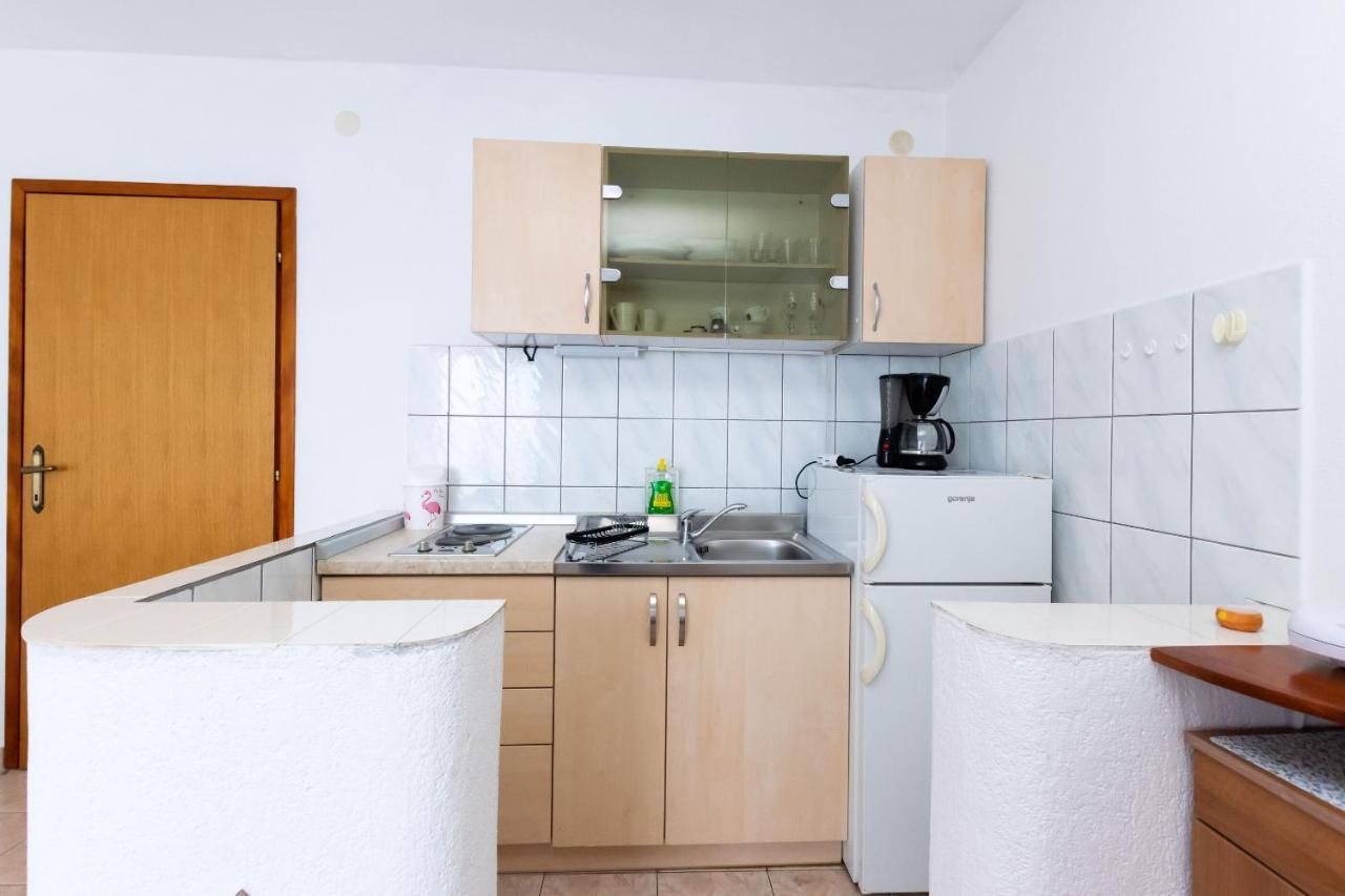 Apartments Biserka Barbat na Rabu Екстериор снимка