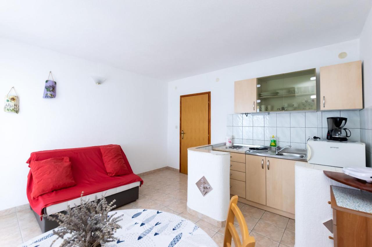 Apartments Biserka Barbat na Rabu Екстериор снимка