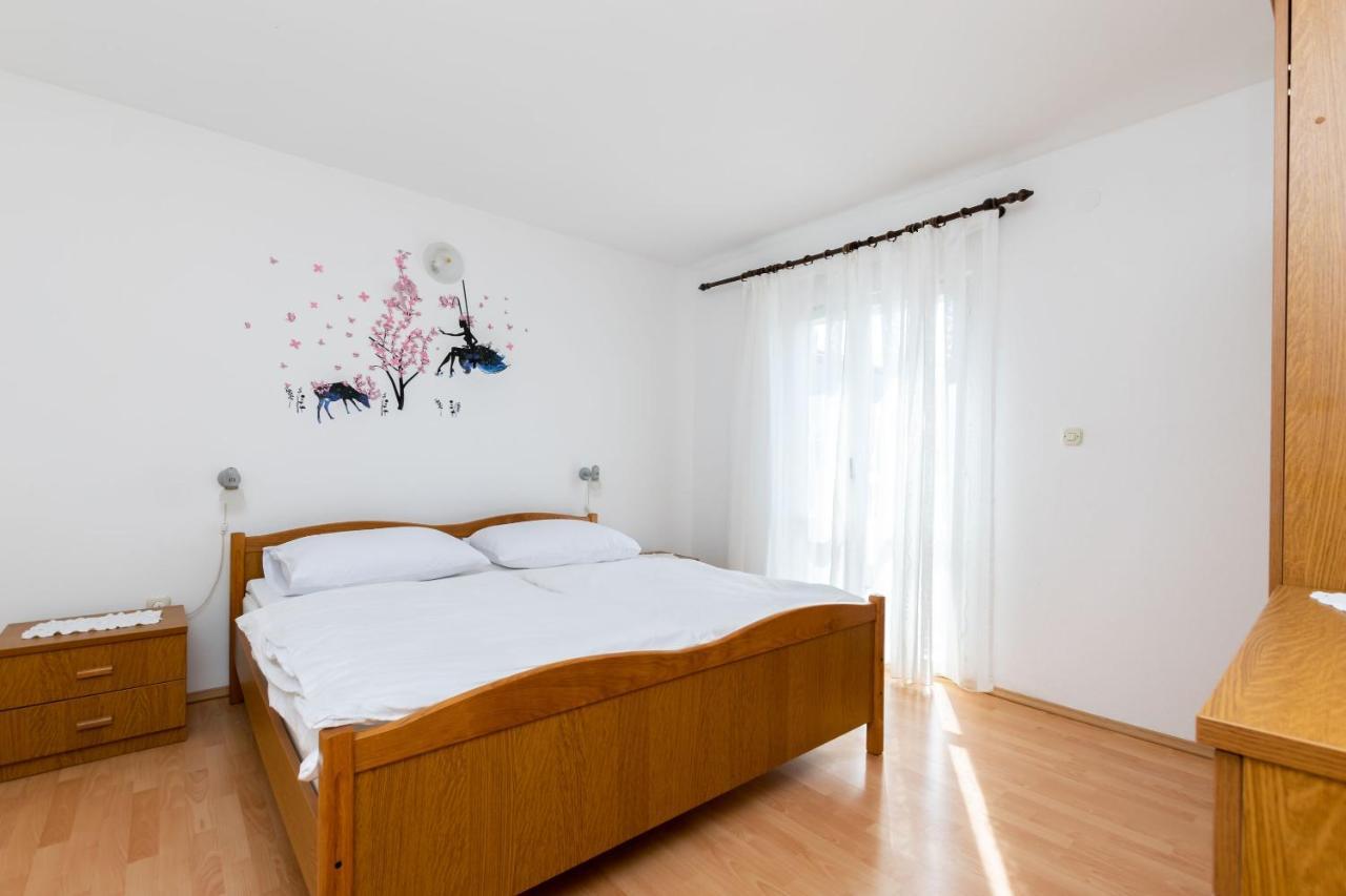 Apartments Biserka Barbat na Rabu Екстериор снимка