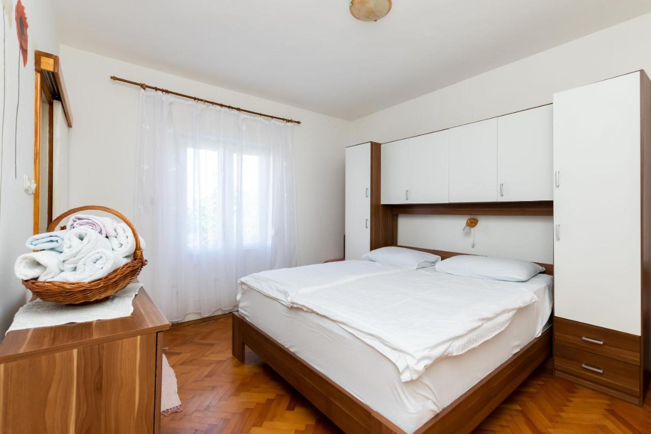 Apartments Biserka Barbat na Rabu Екстериор снимка