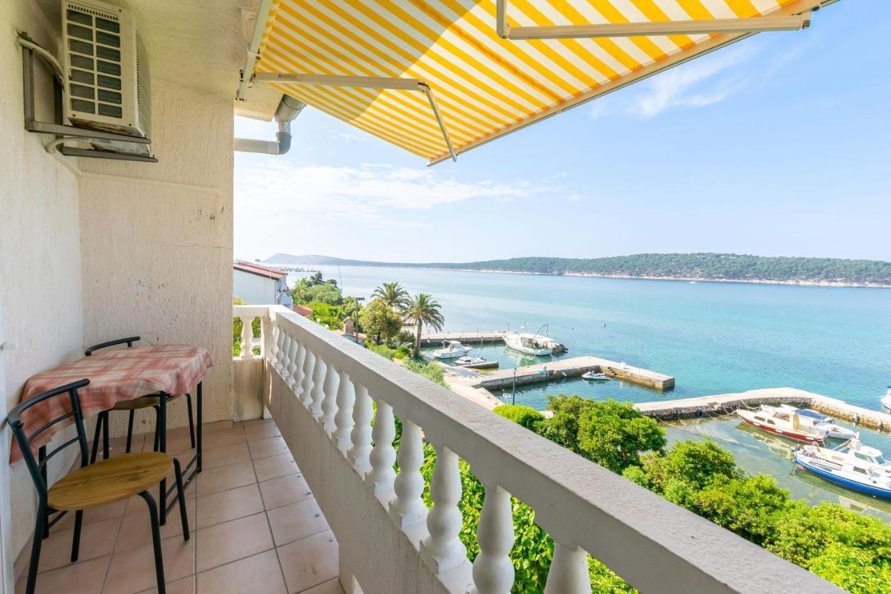 Apartments Biserka Barbat na Rabu Екстериор снимка