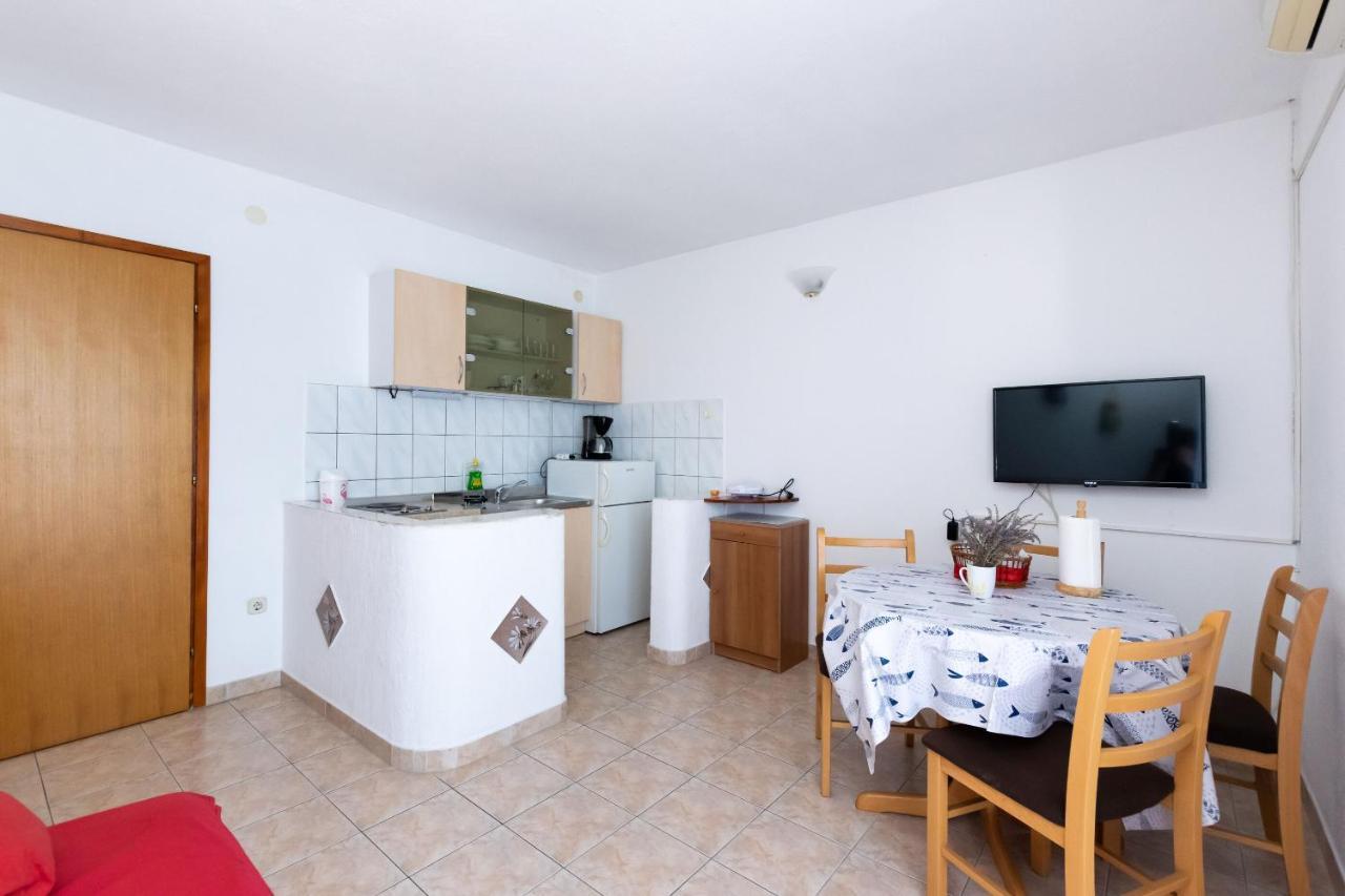 Apartments Biserka Barbat na Rabu Екстериор снимка
