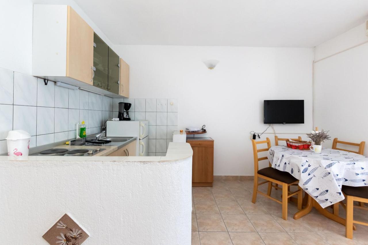 Apartments Biserka Barbat na Rabu Екстериор снимка