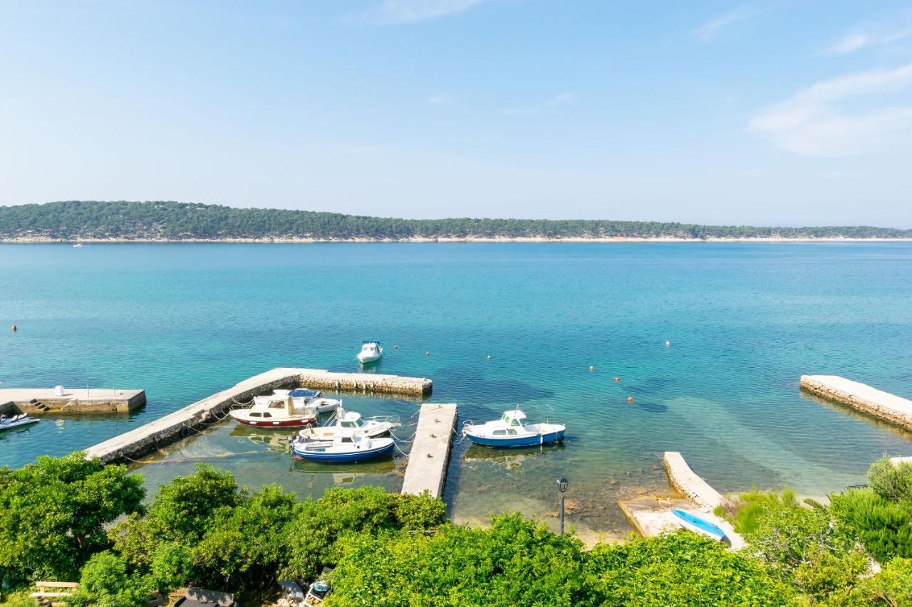 Apartments Biserka Barbat na Rabu Екстериор снимка