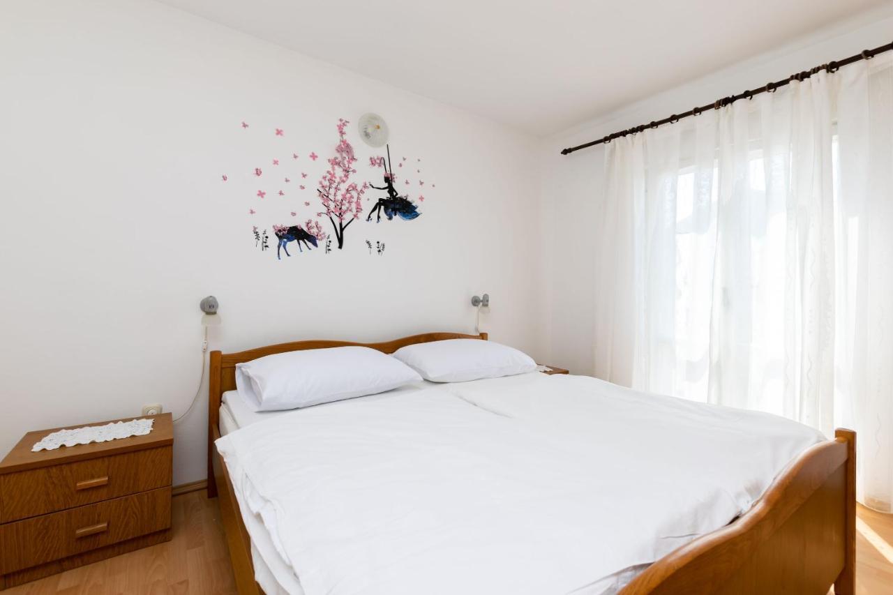 Apartments Biserka Barbat na Rabu Екстериор снимка
