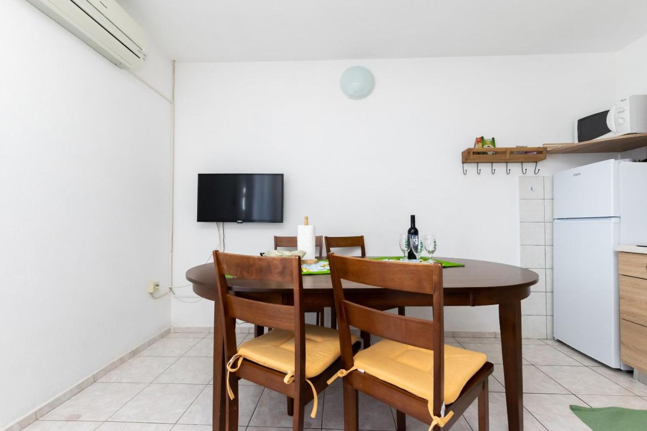 Apartments Biserka Barbat na Rabu Екстериор снимка