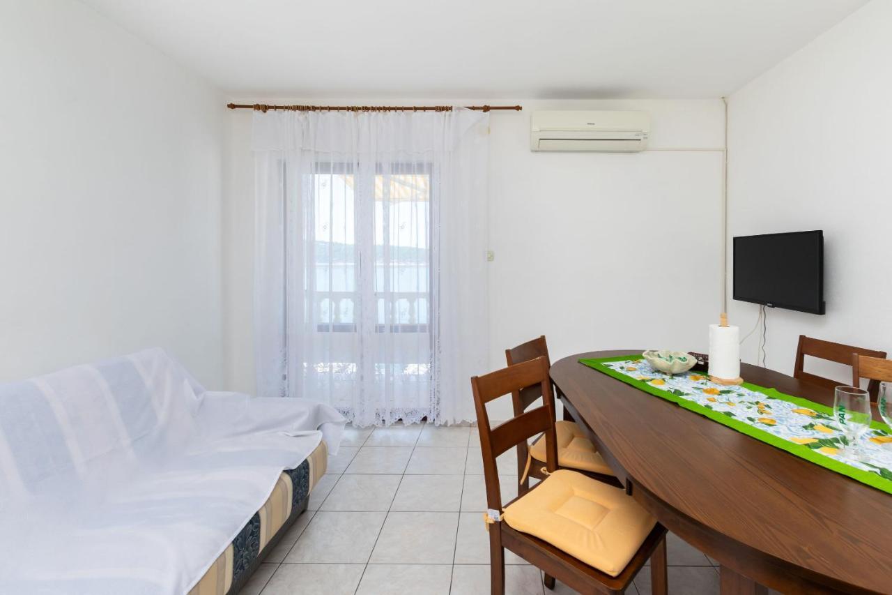 Apartments Biserka Barbat na Rabu Екстериор снимка