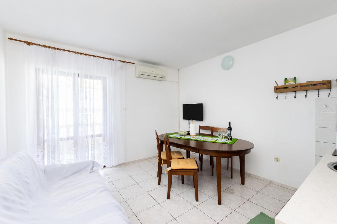 Apartments Biserka Barbat na Rabu Екстериор снимка