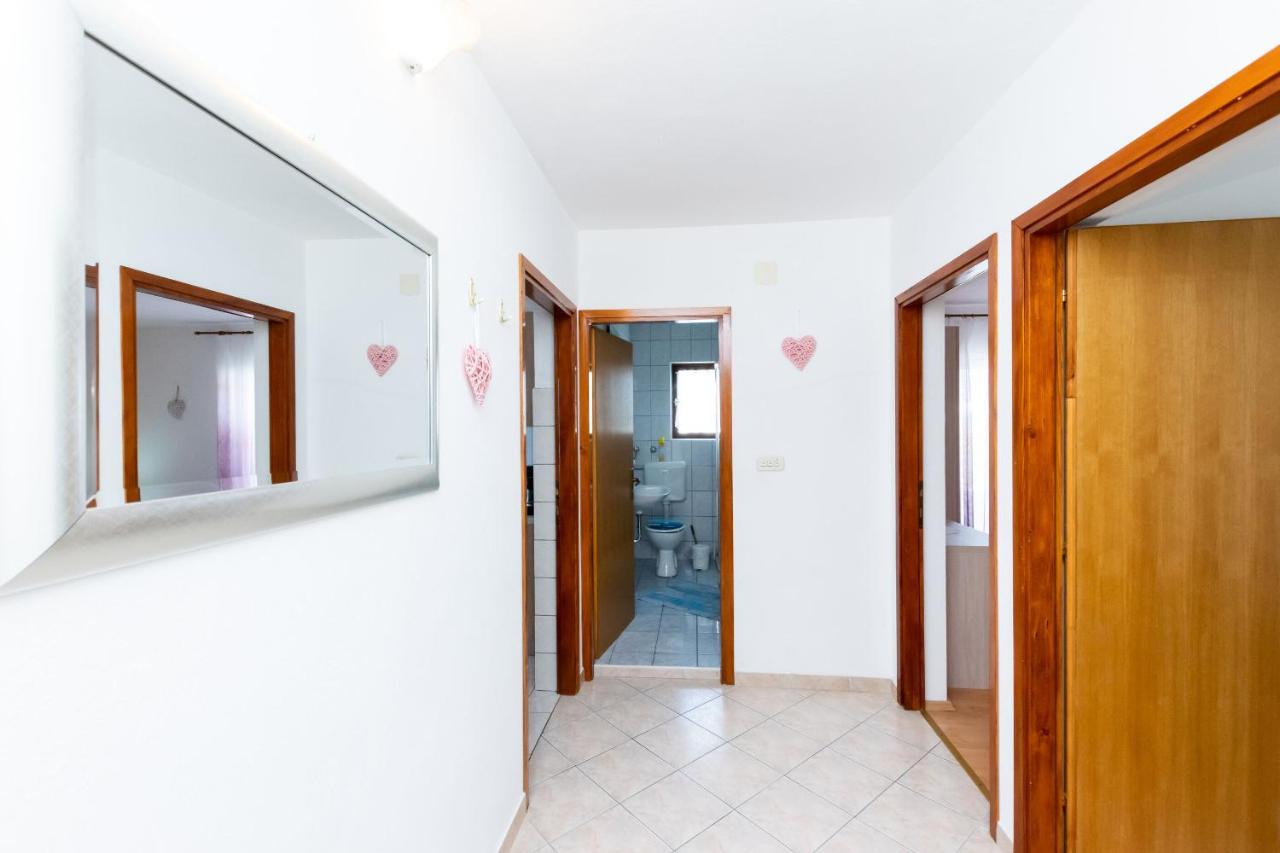 Apartments Biserka Barbat na Rabu Екстериор снимка