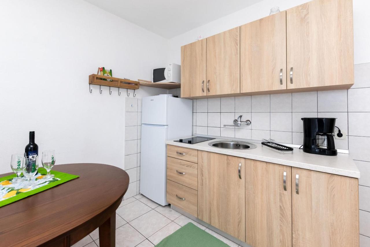 Apartments Biserka Barbat na Rabu Екстериор снимка
