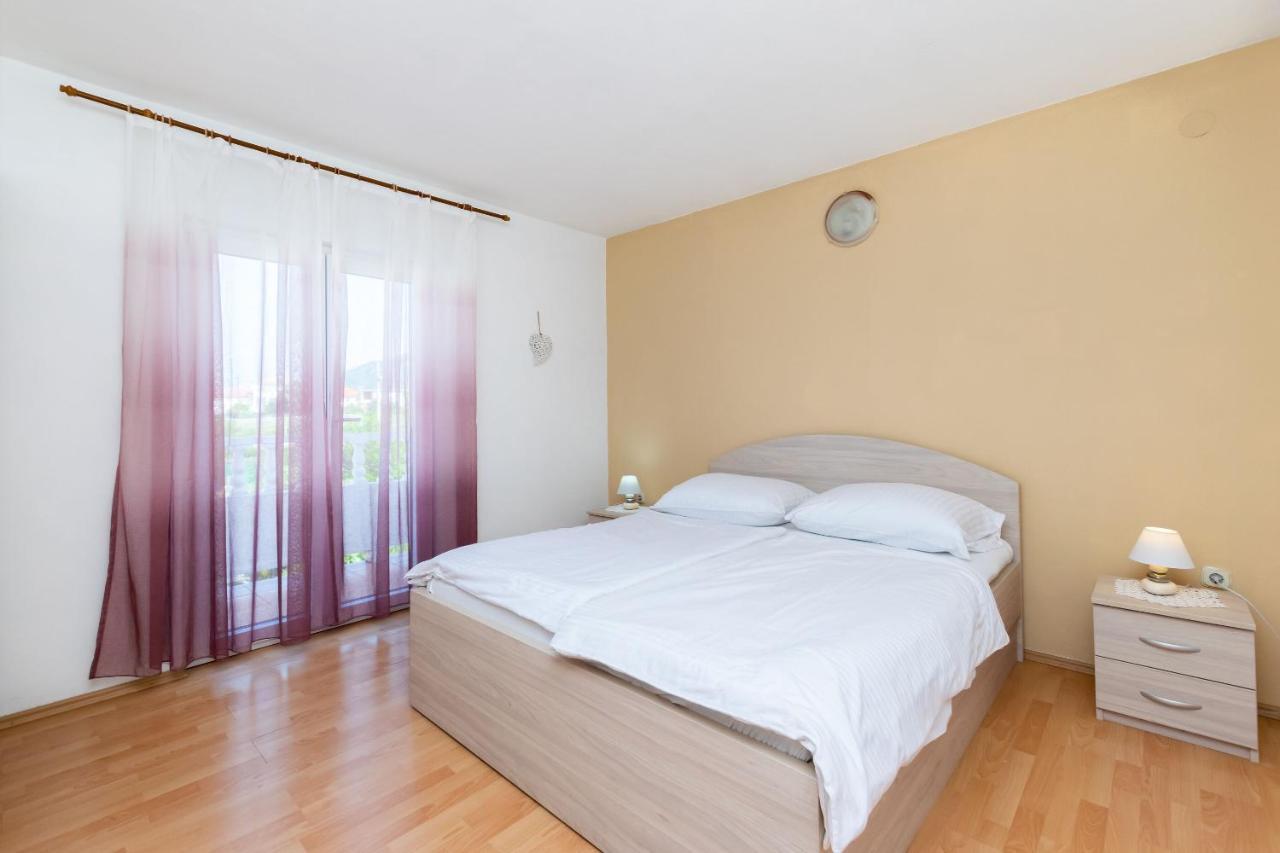 Apartments Biserka Barbat na Rabu Екстериор снимка
